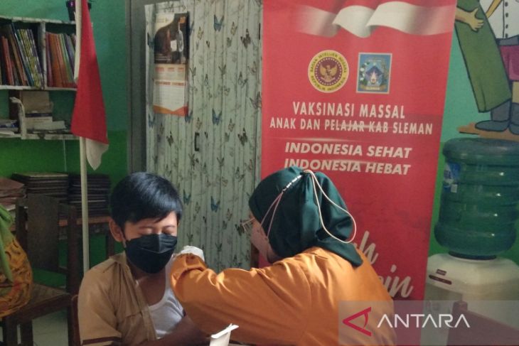 Pemkab Kayong Utara gencarkan vaksinasi COVID-19 hingga desa