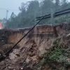 Ruas Jalan Nasional Km 10 di Sanggau Longsor Lagi, Pengendara Diimbau Berhati - hati