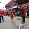 Karolin rayakan Imlek bersama warga Tionghoa Ngabang