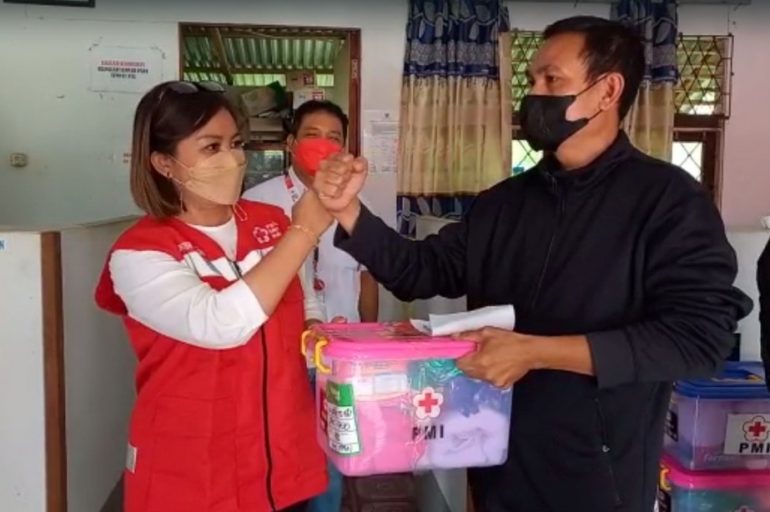 PMI Sanggau bantu korban kebakaran