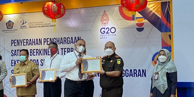 Cabjari Entikong Terima Penghargaan Terbaik IKPA – Kalimantan Today