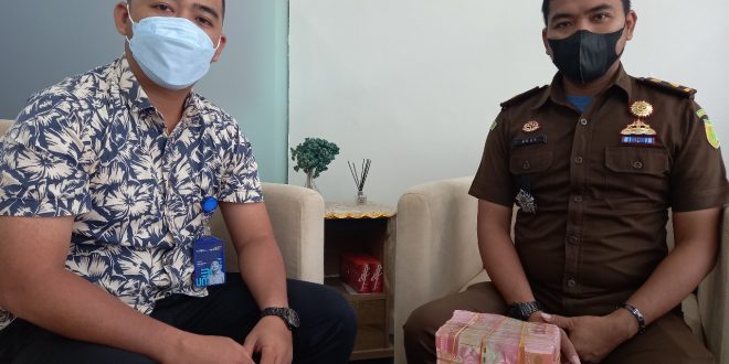 Kasus Irigasi Jangkang, Nurcahyo Wiyono Serahkan Denda Rp. 200 Juta ke Kejari Sanggau – Kalimantan Today