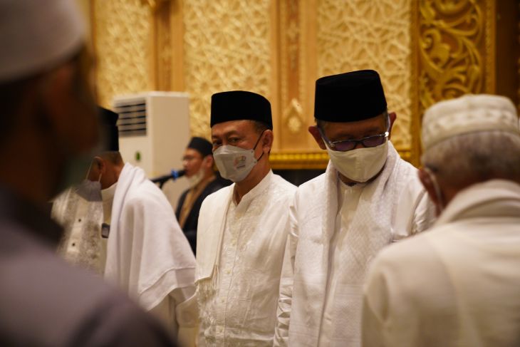 Wali Kota Pontianak shalat tarawih di Masjid Raya Mujahidin Pontianak
