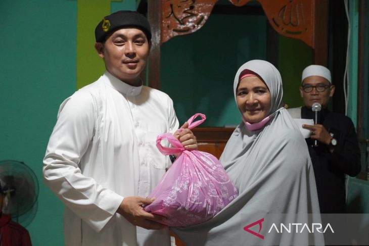 Wabup Kapuas Hulu ajak warga berbagi saat safari Ramadhan