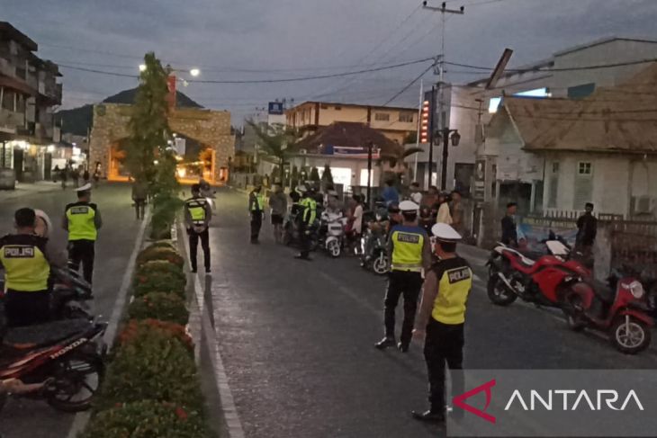 Polisi amankan 40 kendaraan pelaku balapan liar di Singkawang