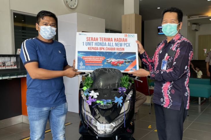 Chabir Husin dapat sepeda motor All New Honda PCX dari BNI Sintang