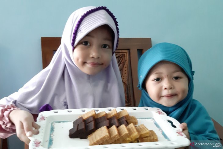 Kue lapis menu wajib saat Idul Fitri di  Sambas