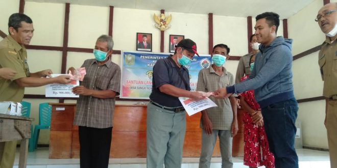 Jaksa dan Inspektorat Sanggau Pantau Pembagian BLT di Desa Sungai Alai – Kalimantan Today