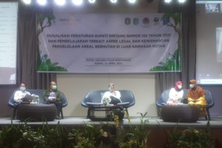 Bappeda Kabupaten Sanggau Menghadiri Undangan Sosialisasi Peraturan Bupati Sintang Nomor 122 Tahun 2021