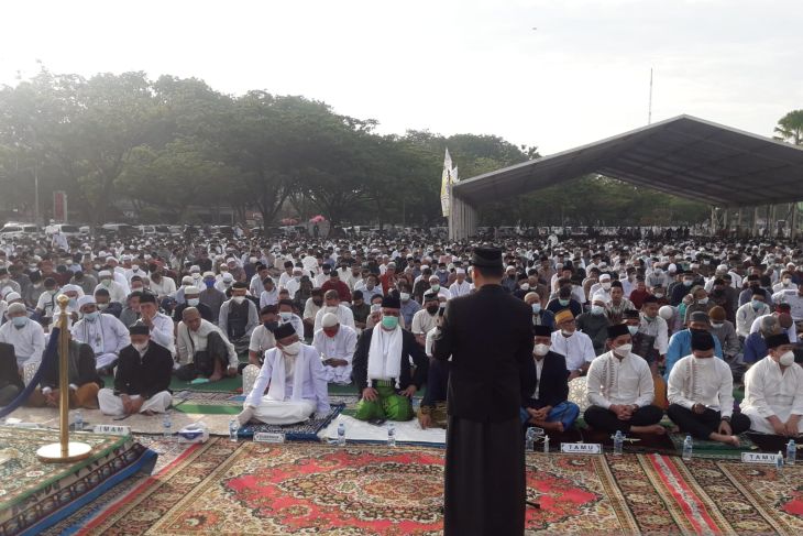 Umat Islam padati areal Masjid Mujahidin Pontianak tunaikan Shalat Idul Fitri