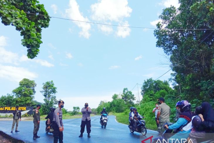 Polisi perketat prokes di tempat wisata Kayong Utara