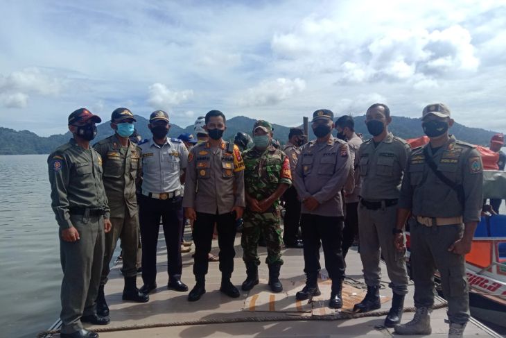 Petugas gabungan awasi arus balik di Pelabuhan Kayong Utara