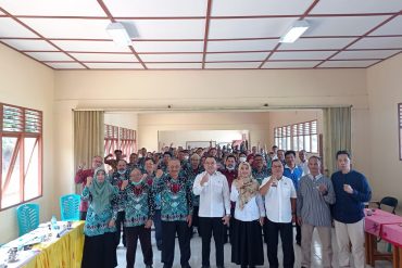 Musyawarah Kerja Kepala Sekolah (MKKS) Jenjang SMP di SMPN 2 Kembayan Sanggau
