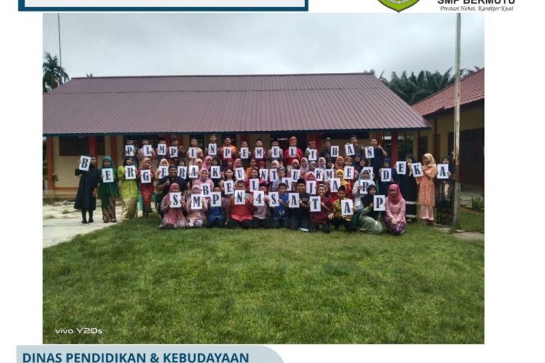 Upacara Peringatan Hari Pendidikan Nasional Tahun 2022 Di Satuan Pendidikan Jenjang SMP se-Kabupaten Sanggau (II)