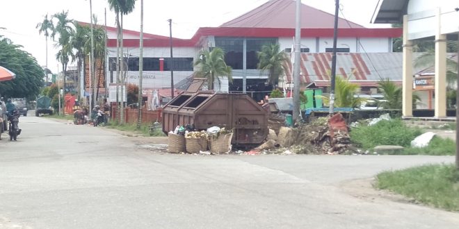 Tumpukan Sampah di Jalan Haji Agus Salim, Ini Penjelasan Dinas Lingkungan Hidup Sanggau – Kalimantan Today