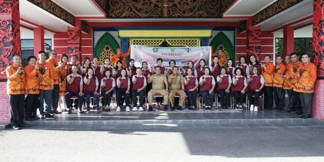 Lepas Kontingen PSW Sanggau ke Pesparawi Nasional XIII, PH Janjikan Bonus – Kalimantan Today