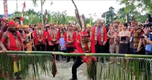 Bupati Sanggau Buka Ritual Adat Dayak Nosu Minu Podi Tahun 2022