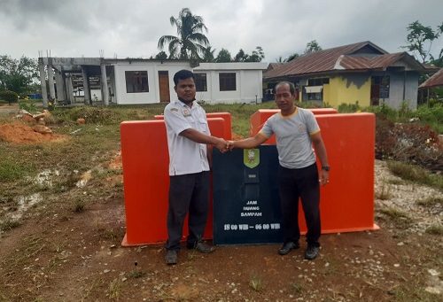 DLH Sanggau Serahkan Bantuan TPS Fibers ke Kecamatan Tayan Hulu – Dinas Lingkungan Hidup
