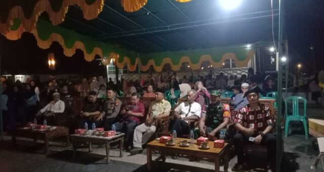 Camat Tayan Hilir Tutup Malam Hiburan Rakyat di Desa Pedalaman