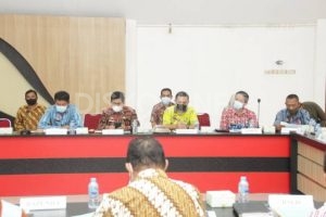 Bupati Sanggau Pimpin Rapat Evaluasi Pengelola Pajak Daerah dan Retribusi Daerah Tahun 2021 – BAPENDA