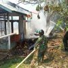 Serda Samsul Terjun Padamkan Api, Dandim Sanggau : Kami Selalu Hadir Ditengah Masyarakat