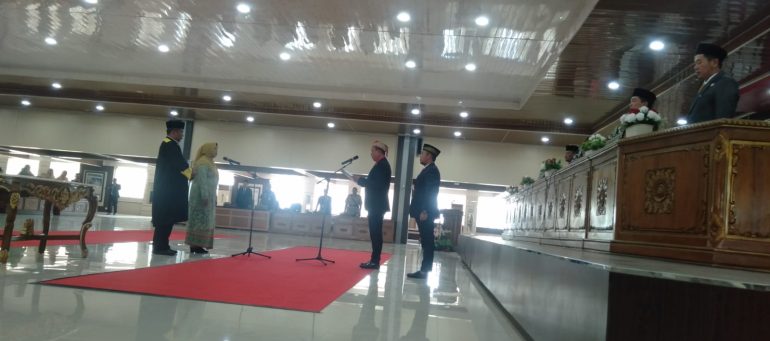 Titik Erni Kurniah Resmi Gantikan Haji Samiun sebagai Anggota DPRD Sanggau – Kalimantan Today