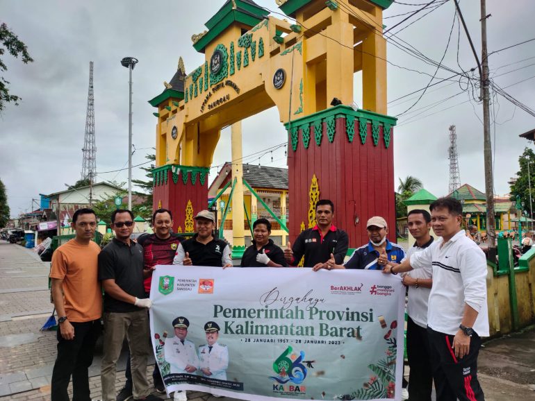 BKPSDM Kab Sanggau ikut serta Kegiatan Kerja Bakti "Jumat Bersih"