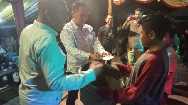 Meriah....!! Wakil Ketua DPRD Sanggau Tutup Malam Hiburan Lomba Lato-lato, Dihadiri Kasi Kesra dan Kades Pedalaman