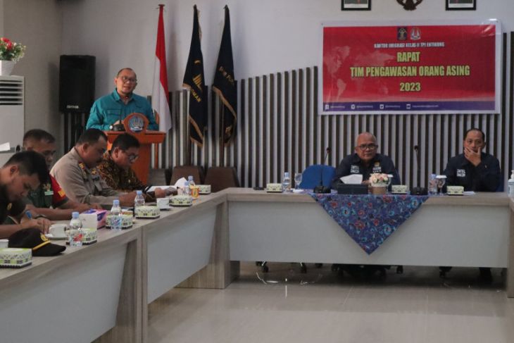 Imigrasi Entikong perkuat pengawasan orang asing di batas Indonesia-Malaysia