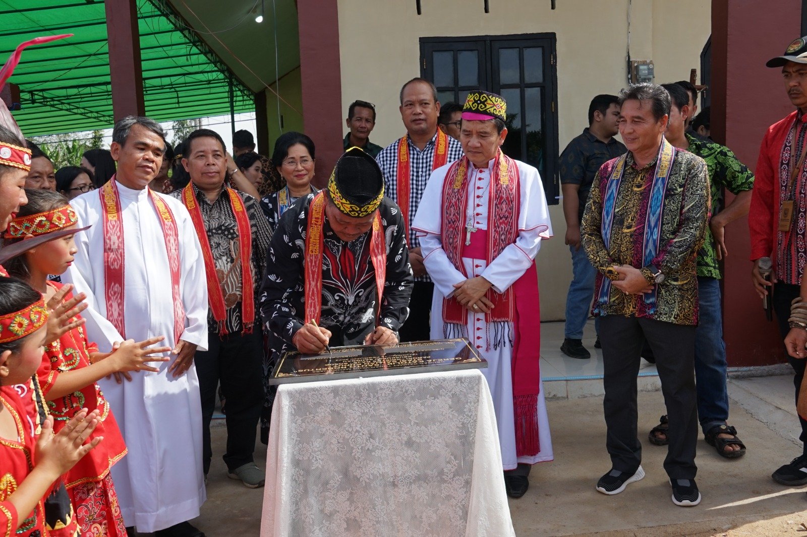 Resmikan Gereja Santo Robertus, Ini Pesan Bupati Sanggau – Kalimantan Today