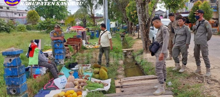 Patroli PKL di kawasan kota sanggau – Satuan Polisi Pamong Praja