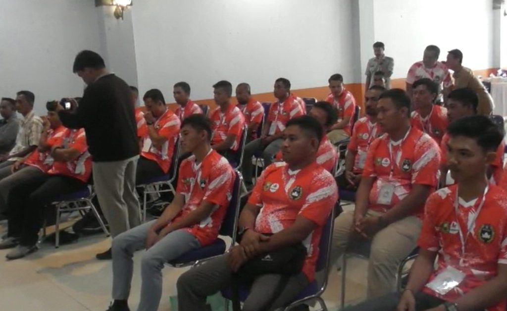 30 Wasit Bola di Sanggau Ikuti Kursus Lisensi C3 Nasional wasit bola