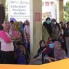 Warga Sanggau Banjiri Pasar Pangan Murah