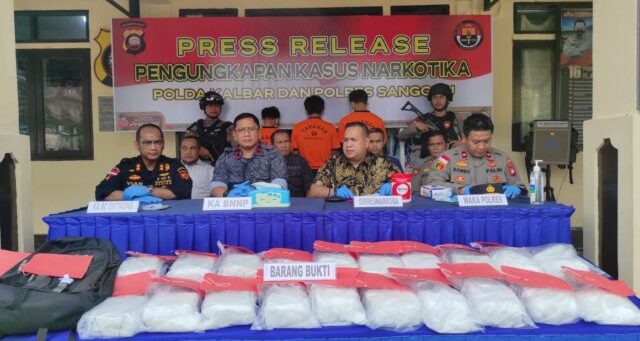 Gas Terus Ndan...!! Kapolres Sanggau Pimpin Penangkapan Hampir 20 Kg Sabu dari Malaysia di Sekayam