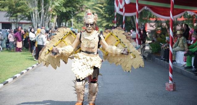 Daranante Street Carnaval 2 Meriahkan HUT Ke-78 RI Di Halaman Kantor Bupati Sanggau