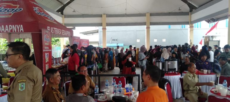 Pemkab Sanggau Sediakan 1200 Paket Sembako di Pasar Murah – Kalimantan Today