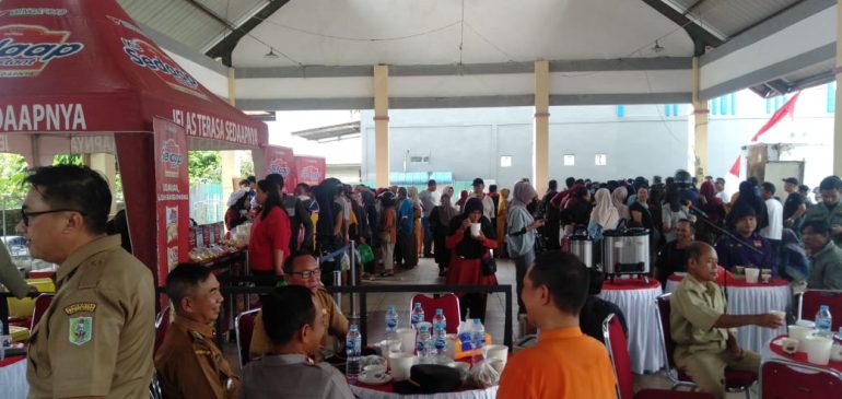 Pemkab Sanggau Sediakan 1200 Paket Sembako di Pasar Murah – Kalimantan Today