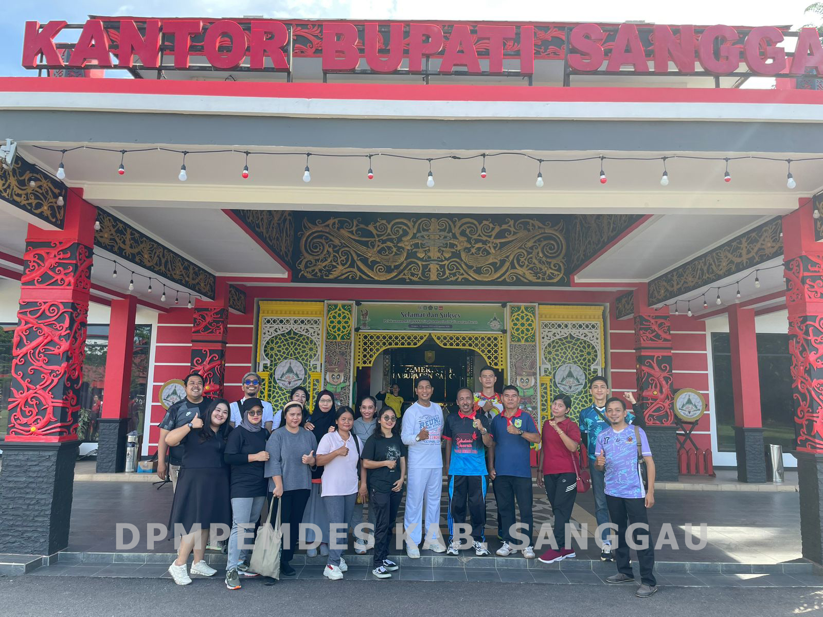DPM PEMDES Kabupaten Sanggau Pimpin Senam Pagi Dalam Rangka HAORNAS di Halaman Kantor Bupati Sanggau – DPM PEMDES