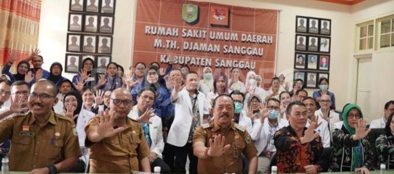 Wakil Bupati Membuka Survei Akreditasi Rumah Sakit di RSUD M.Th.Djaman Sanggau