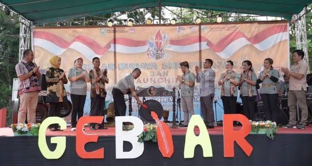 Kegiatan GEBiAR dan Sekaligus Launching Gerakan Satu Sekolah Satu Sanggar, Ini Pesan Sekda Kabupaten Sanggau
