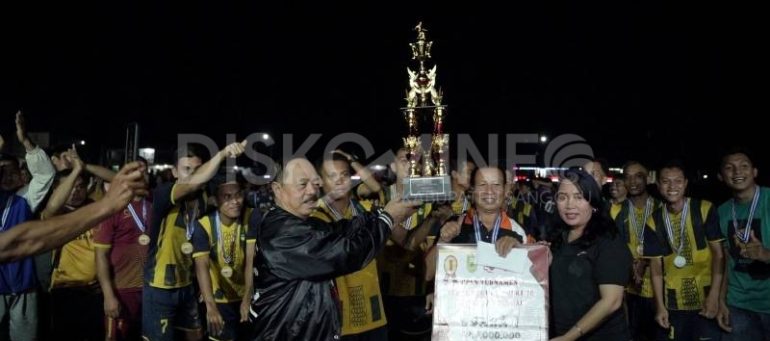 Wakil Bupati Sanggau Tutup Turnamen Sepak Bola Di Kecamatan Beduai
