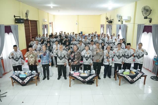 Bupati Sanggau Buka Konferensi Kerja PGRI Kabupaten Sanggau Tahun 2023