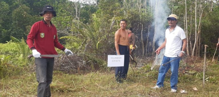 Kerja Bakti Bersama Persiapan MTQ Ke-XXXI Tk. Kabupaten Sanggau dan Provinsi Kalimantan Barat – Dinas Lingkungan Hidup