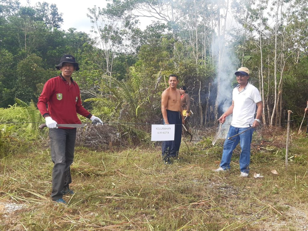 Kerja Bakti Bersama Persiapan MTQ Ke-XXXI Tk. Kabupaten Sanggau dan Provinsi Kalimantan Barat – Dinas Lingkungan Hidup