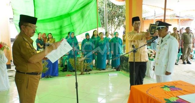 Plt. Bupati Sanggau Melantik PAW Kepala Desa Sungai Mayam Kecamatan Meliau