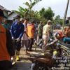 DLH Sanggau bersama Kodim 1204-01/Kapuas Lakukan Kerja Bakti Bersama – Dinas Lingkungan Hidup