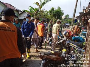 DLH Sanggau bersama Kodim 1204-01/Kapuas Lakukan Kerja Bakti Bersama – Dinas Lingkungan Hidup