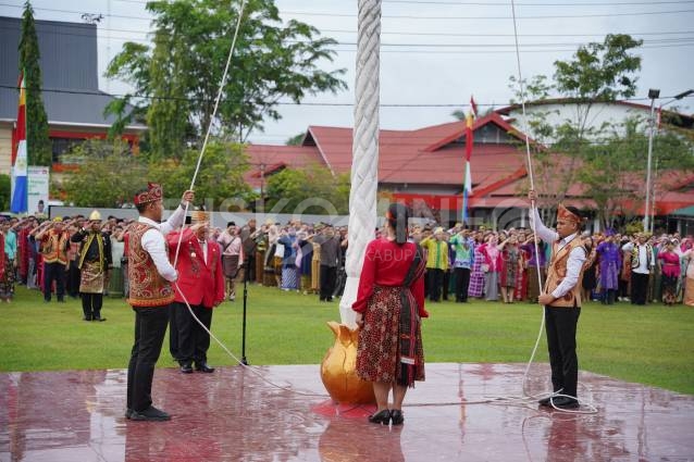 Pemerintah Kabupaten Sanggau Menggelar Upacara Peringatan Hari Ulang Tahun Ke-67 Pemerintah Provinsi Kalimantan Barat