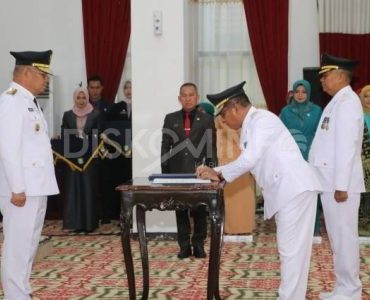Suherman, SH., MH Dilantik Sebagai Pejabat Bupati Sanggau Oleh Pejabat Gubernur Kalbar, dr. Harisson, M.Kes