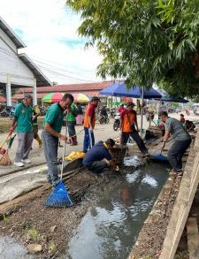 Pj. Bupati Sanggau Pimpin Langsung Kerja Bakti Jum’at Bersih – Dinas Lingkungan Hidup